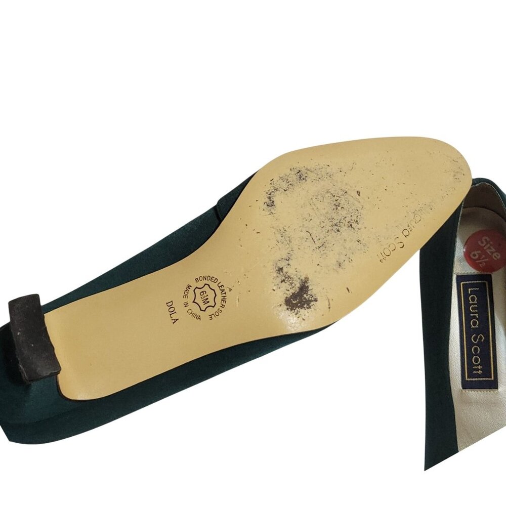 Vintage Laura Scott Green Satin Kitten Heel Shoes Size 6.5 With Button Detail - Picture 2 of 16